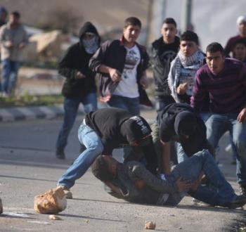 إصابة شاب فلسطيني خلال مواجهات مع الاحتلال - أرشيفية