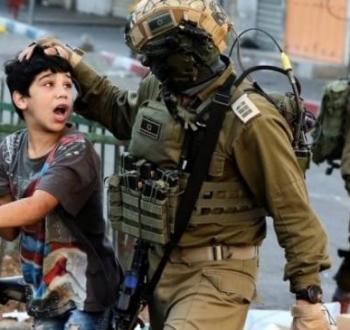 اعتقال طفل فلسطيني في الضفة الغربية.jpg