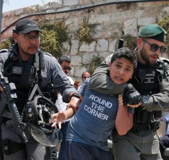 اعتقال الأطفال الفلسطينيين
