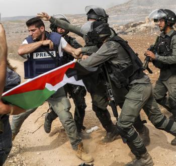 اعتقال الصحفيين الفلسطينيين