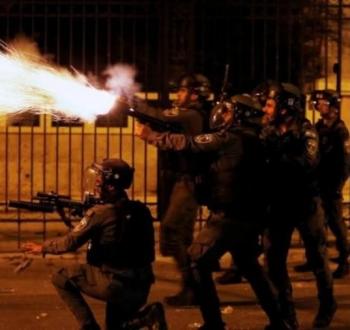 جنود الاحتلال يطلقون قنابل غاز والرصاص الحي في مواجهات بالضفة.jpg