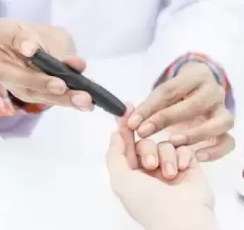 فحص السكري عن طريق الوخز.webp