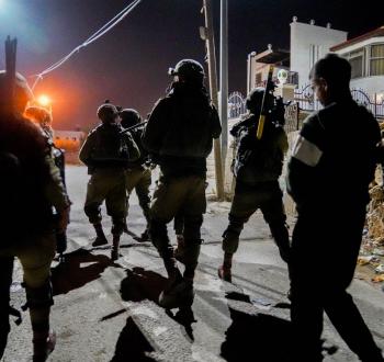 الاحتلال يعتقل فلسطينيا - أرشيفية