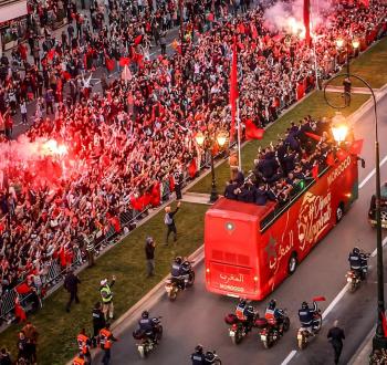استقبال شعبي حاشد لبعثة منتخب المغرب