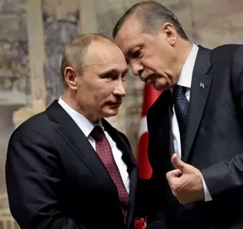 أردوغان (يمينًا) خلال لقاء مع بوتين (يسار الصورة).webp