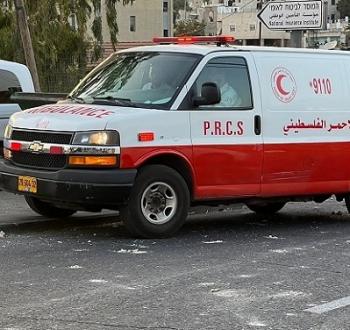 مركبة إسعاف تابعة للهلال الأحمر.jpg