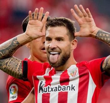 برشلونة يتعاقد مع مارتينيز