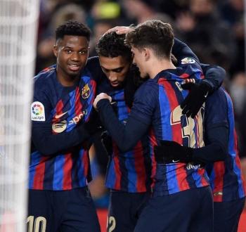 برشلونة يعرض 4 لاعبين للبيع