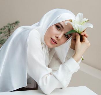 فتاة محجبة