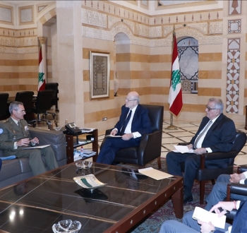 اجتماع ميقاتي مع قائد جيش يونيفل.png