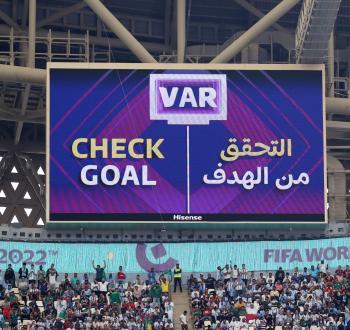 الفيفا يوافق على تجربة قانون التسلل الجديد