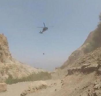 طائرة لشرطة الاحتلال تُخلي إصابات من الانهيار الصخري.jpg