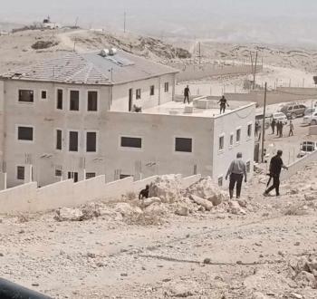 مطلوبون في الخليل يسلمون أنفسهم