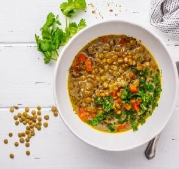 شوربة عدس يالخضار.jpg