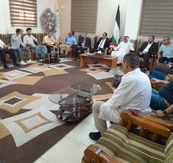 الصحة تستقبل عائلة الطفل.jpg