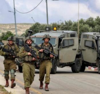 جيش الاحتلال خلال محاصرة قرية فلسطينية