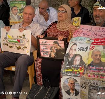 وقفة دعم للأسرى في الصليب الأحمر بالبيرة.jpg