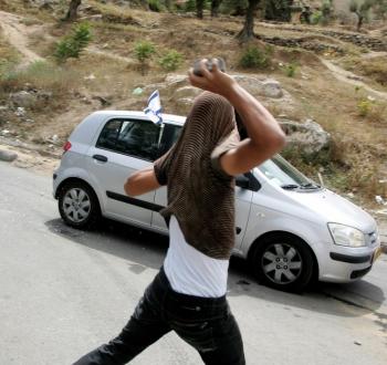 رشق بالحجارة.jpg