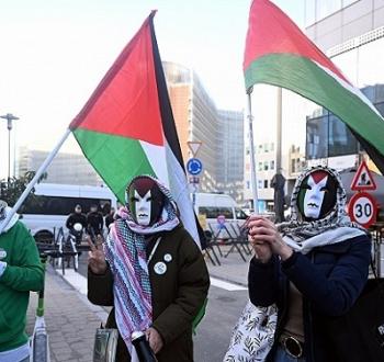 متضامنون مع فلسطين.jpg