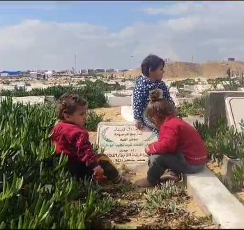 سكان المقابر.png