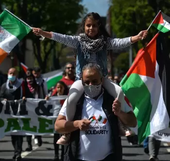 تظاهرة في أيرلندا نصرة لفلسطين.webp