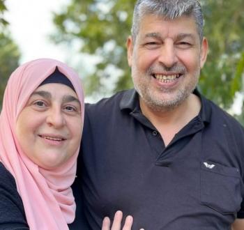 ابو حذيفة مع زوجته وفاء جرار