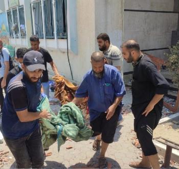 الاحتلال يقصف مركز إيواء في دير البلح ويخلف عددا من الشهداء والجرحى..jfif