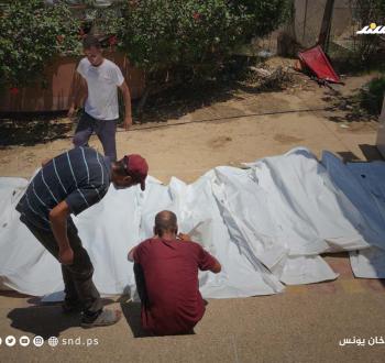 تشييع عدد من الشهداء في مستشفى ناصر بخانيونس، بعد مجزرة الاحتلال بمنطقة المواصي