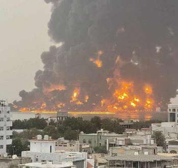 قصف ميناء الحديدة اليمن.jpg