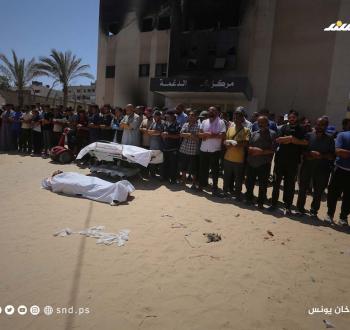 تشييع عدد من الشهداء في مستشفى ناصر بخانيونس، بعد مجزرة الاحتلال بمنطقة المواصي8.jfif