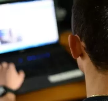 التعليم الإلكتروني في غزة