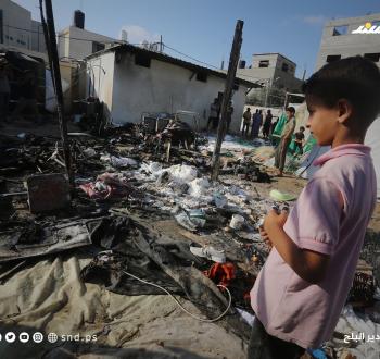 آثار قصف الاحتلال الإسرائيلي لخيام النازحين في باحة مستشفى شهداء الأقصى بدير البلح وسط قطاع غزة1.jfif
