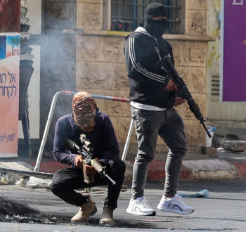 مقاومان خلال اشتباكات مسلحة في جنين