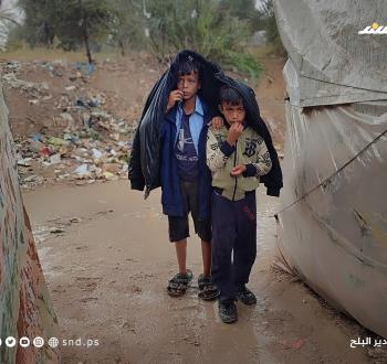 غزارة الأمطار بغزة تفاقم معاناة النازحين وتزيد المخاوف من تفشي الأمراض