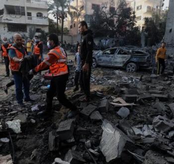خلال انتشال جثامين عقب إحدى المجازر الإسرائيلية في غزة
