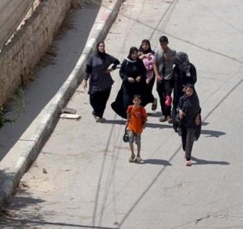 نزوح عائلة فلسطينية في جنين