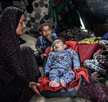 أطفال يُعانون من الجوع في غزة.jpg