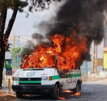 حرق سيارة إسعاف في لبنان.jpg