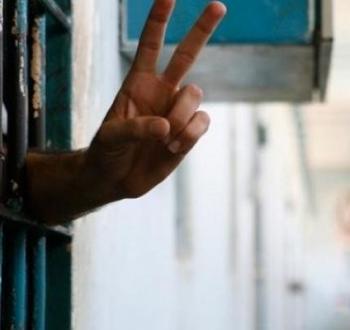 الإفراج عن الأسرى من سجون الاحتلال