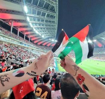 يويفا يُحقق في اعتداء الشرطة الألمانية على مشجع رفع علم فلسطين بدوري الأبطال