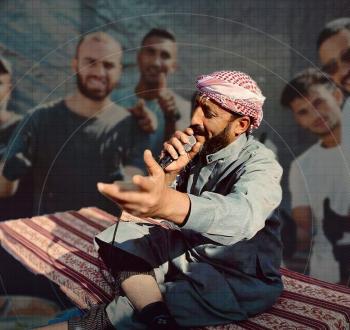 كوميديا تنثر الفرح للنازحين بغزة.jpeg