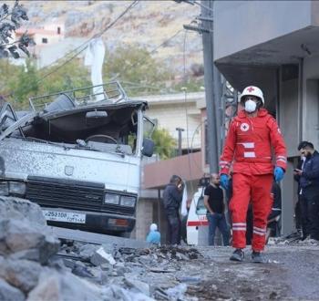 خلال انتشال شهداء في لبنان