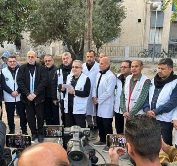 جانب من المؤتمر الصحفي للهيئات الصحية في قطاع غزة بعد العدوان على مستشفى كمال عدوان