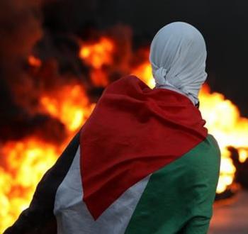 شاب خلال مواجهات سابقة مع الاحتلال بالضفة.jpg
