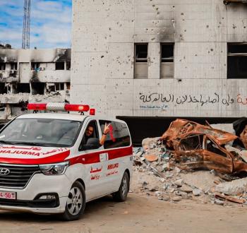 ستبقى لنا غزة وإن أصابها خذلان العالم كله.. جدارية على مستشفى الشفاء بمدينة غزة.jpg