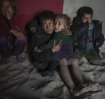 أطفال غزة يعانون البرد والخوف
