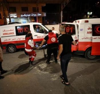 خلال نقل إصابة برصاص الاحتلال لمشفى رفيديا غربي نابلس.jpg