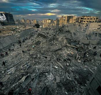 دمار كبير؛ جرّاء قصف الاحتلال مربعاً سكنياً بجوار المحكمة الشرعية في مدينة غزة