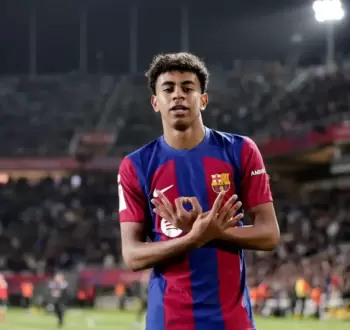 لاعب برشلونة لامين يامال.webp