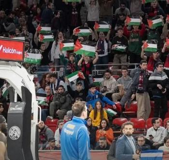 متظاهرون إسبان يطالبون بطرد فريق إسرائيلي من بطولة اليوروليغ